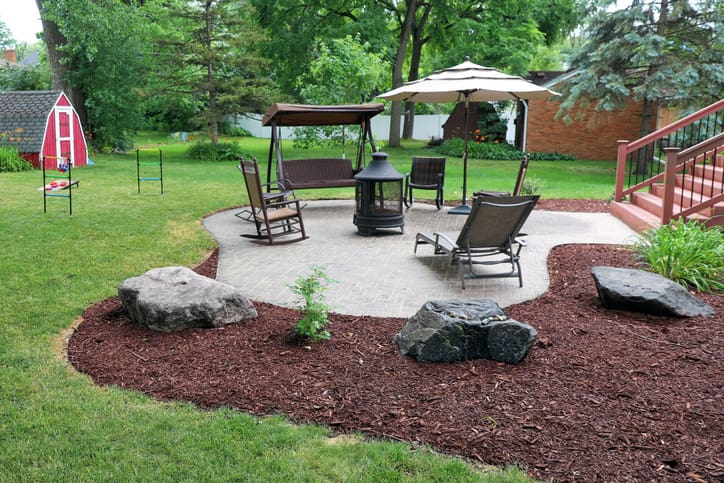 Best Time of Year to Mulch Your Garden